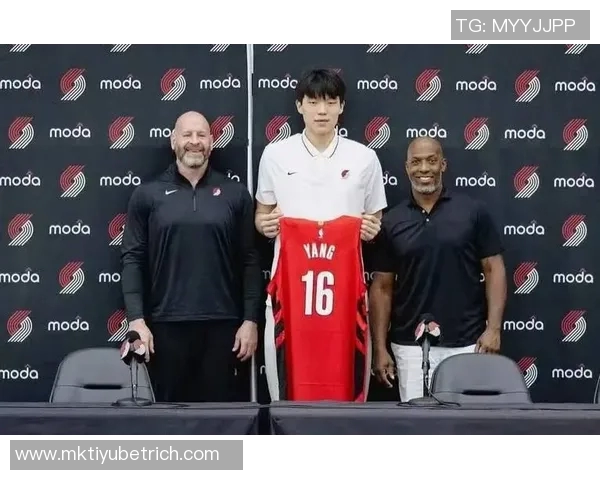 克林根默默塑造杨瀚森成长之路成为球队防守的重要基石